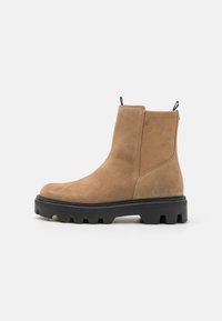 QUINN CHELSEA - Plateaustøvletter - camel