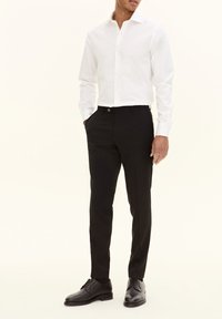 Oscar Jacobson DENZ - Chino - black