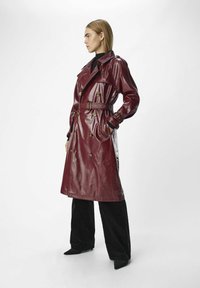 Object Gabardina - cabernet