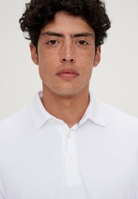 s.Oliver Poloshirt - weiß
