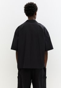 PULL&BEAR WITH EMBROIDERED FLOWERS - Srajca - black