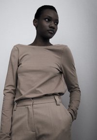 MUUV.APPAREL - Bluzka z długim rękawem