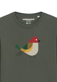 Olijfgroene sweatshirt met een geometrische vogelafbeelding in rood, geel, groen en crème kleuren, met een ronde hals en een zachte textuur.