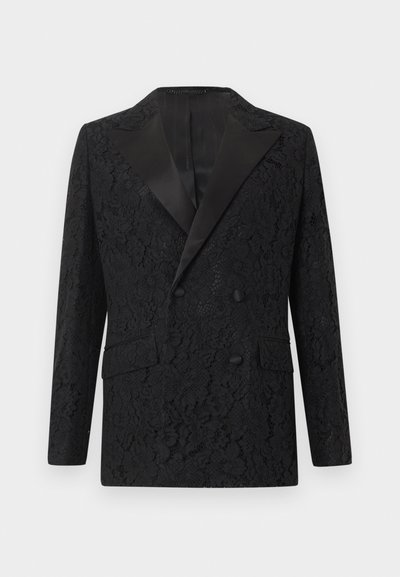 Μαύρο διπλόκουμπο σακάκι με σατέν πέτο και διακοσμητικό floral δαντελένιο ύφασμα με ανάγλυφή, διαθέτει δύο μπροστινές τσέπες με καπάκι.