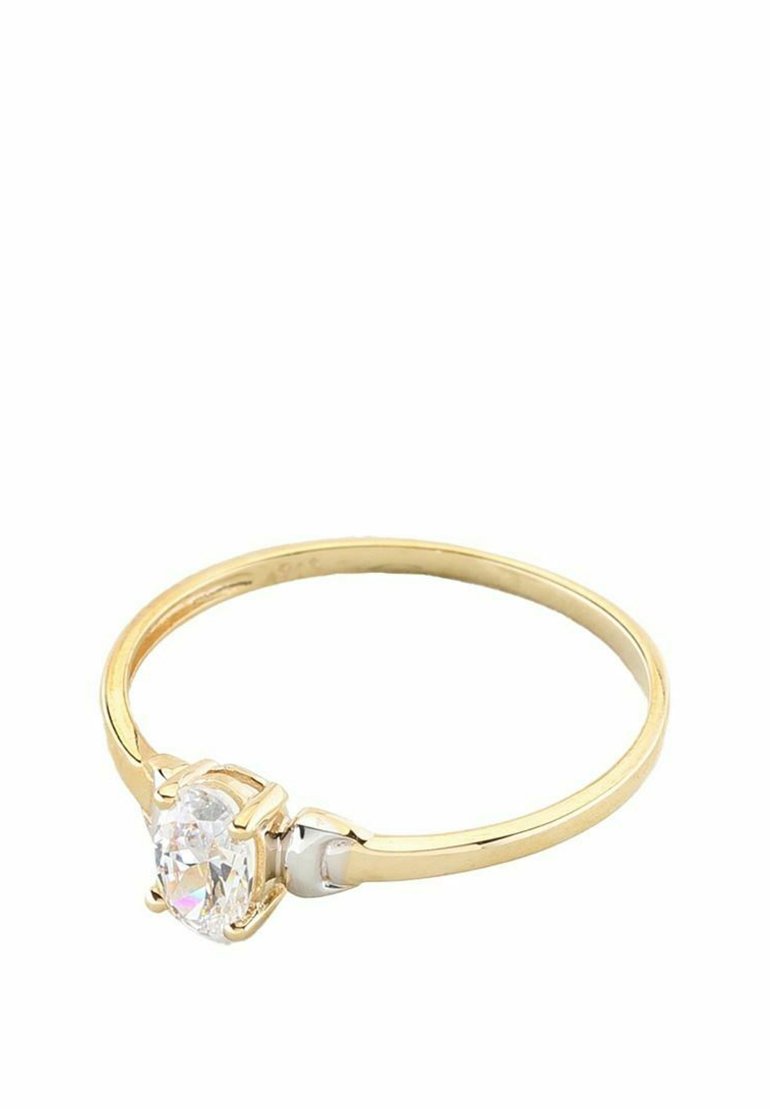 Goldring mit einem glatten Band, das einen runden, klaren Edelstein in einer klassischen Krappenfassung trägt, akzentuiert mit einem kleinen silbernen Detail.