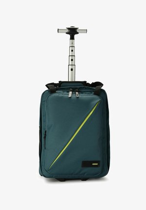 Rucksack auf Rollen aus dunkelblauem Stoff mit hellgrünen diagonalen Akzenten, zwei Reißverschlussfächern, einem oberen Griff und einem ausziehbaren silbernen Griff.