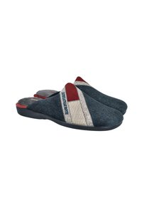 Zapatillas de fieltro azul oscuro con un acento a rayas grises y rojas. Diseño deslizante con un suave forro interior y suela de goma para mayor comodidad.