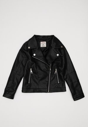 Giacca in ecopelle nera per bambini con zip asimmetrica, due tasche frontali con zip e bottoni a pressione argento su colletto e rever.
