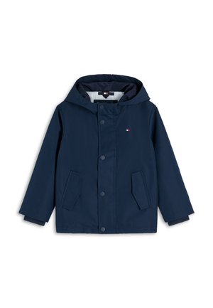 Giacca con cappuccio blu navy con bottoni automatici frontali, due tasche a patta inclinate e piccolo logo rosso-bianco-blu sul petto.