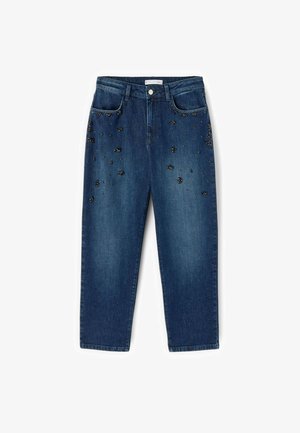 Jeans din denim de culoare albastru închis cu un croi dreapt, având aplicații de mărgele negre dispersate. Design clasic cu cinci buzunare și închidere cu nasture metalic.