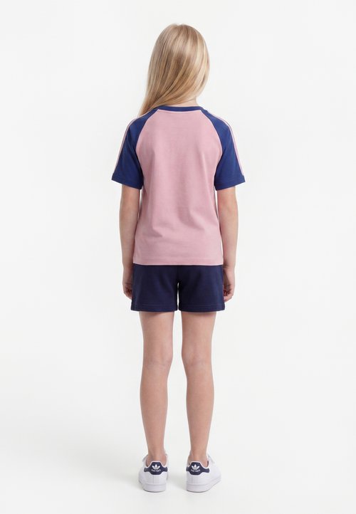 adidas TEE JUNIOR - Print T-shirt - magic mauve/victory blue — photo 2