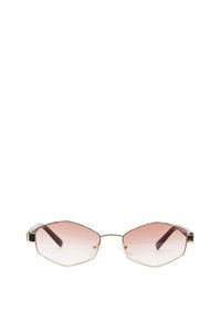 Occhiali da sole a forma esagonale con montatura dorata e lenti rosa sfumate, con sottili stanghette nere, esposti su uno sfondo bianco.