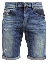 Shorts in denim con una sfumatura dal blu chiaro al blu scuro con dettagli distressed. I risvolti e il tradizionale design a cinque tasche mettono in risalto il look.