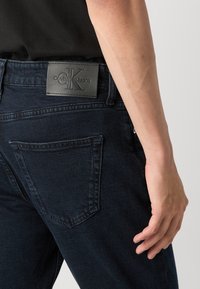 Calvin Klein Jeans DAD - Jeans baggy - denim dark