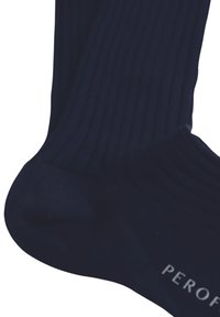 Calzini a coste navy realizzati in materiale liscio, con zona della punta rinforzata e la parola "PERFORMANCE" stampata vicino al polsino.