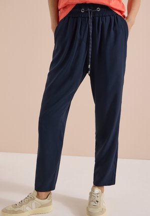 Cecil MID WAIST SLIM LEG HOSE IM LOOSE FIT - Pantalon de survêtement - universal blue