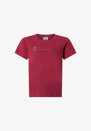 T-shirt rouge à manches courtes et col rond avec logo en relief "Champion" sur la poitrine, présenté sur fond blanc.
