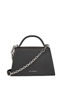 Borsa a tracolla in pelle nera di forma triangolare, con manico superiore e una tracolla in catena argentata. Logo "KARL LAGERFELD" in rilievo sulla parte anteriore.