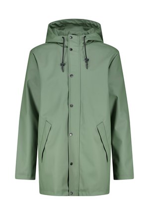 Chaqueta de lluvia verde impermeable con capucha, botones de presión en el frente y bolsillos laterales. Presenta una textura suave y cordones ajustables.
