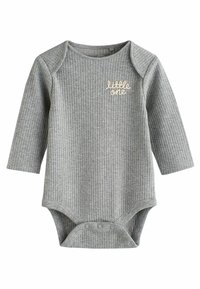 Grijze geribbelde lange mouw romper met drukknoopsluiting onderaan. "little one" is in crème geborduurd op de voorkant. Zachte, rekbare stof.