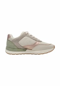 Sneaker atletici in beige, rosa chiaro e verde in pelle scamosciata e pelle; presentano un pannello testurizzato, lacci e una suola in gomma con scanalature.