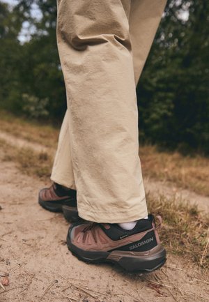 X ULTRA 360 LTR GORE TEX - Zapatillas de senderismo - cognac/peppercorn/black