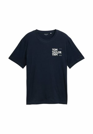 Marineblauwe katoenen t-shirt met korte mouwen en een ronde hals. Heeft witte grafische tekst aan de linkerkant. Zachte, gladde textuur.