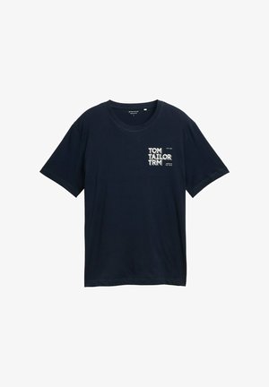 Marineblauwe katoenen t-shirt met korte mouwen en een ronde hals. Heeft witte grafische tekst aan de linkerkant. Zachte, gladde textuur.