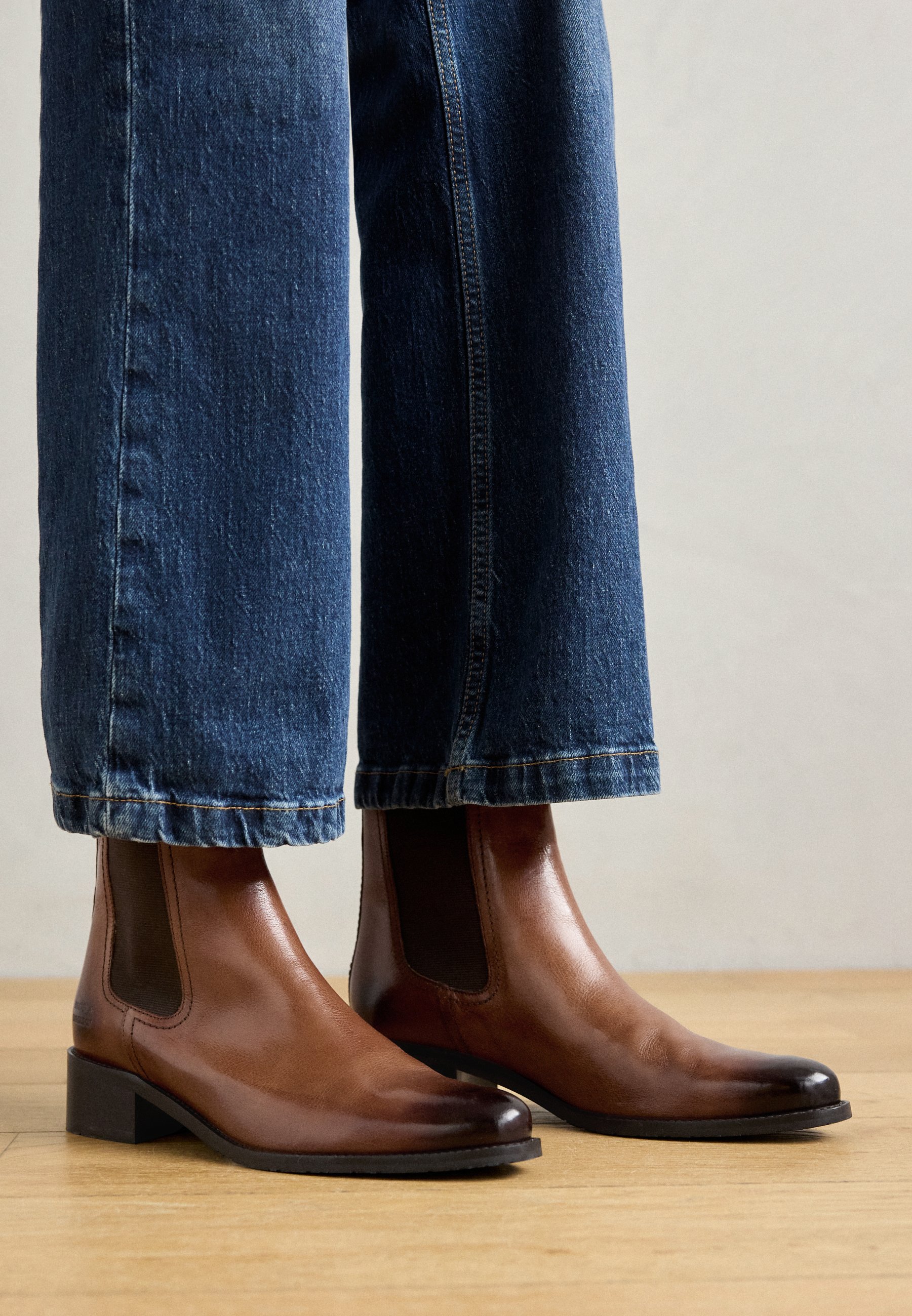 Melvin & Hamilton Damen-Stiefeletten 'Kaya 1' – Handgefertigte Lederschuhe Für Stilvollen Komfort