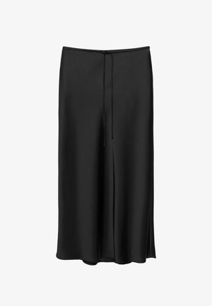 Gonna midi in seta nera con spacco frontale e vita con coulisse sottile, taglio dritto e fluido.