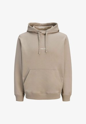 Beige hoodie lavet af blødt stof, med en forlomma, justerbar snøre i hætten og et minimalistisk broderet logo over lommen.
