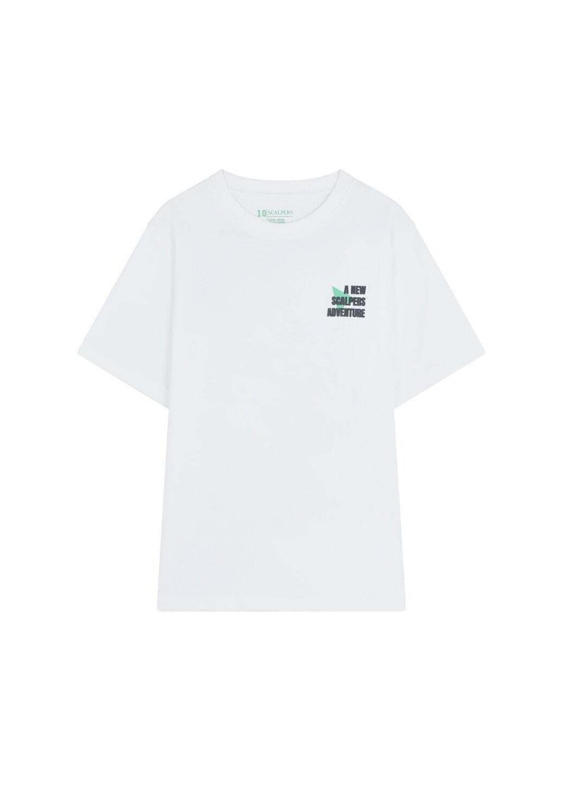 Witte T-shirt met korte mouwen, gemaakt van katoen, met een bedrukte afbeelding met de tekst "EEN NIEUWE SCALPERS AVONTUUR" in zwart en groen.