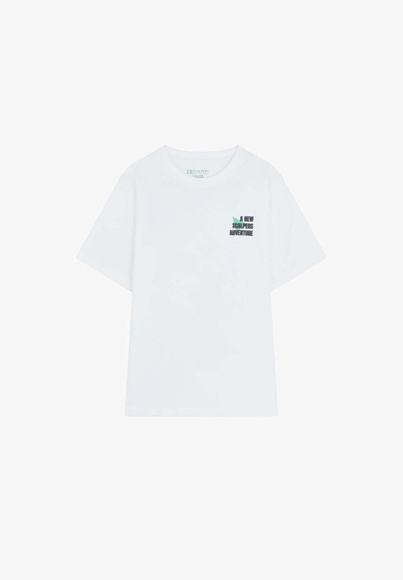 White short-sleeve t-shirt made of cotton, featuring a printed design with the text "A NEW SCALPERS ADVENTURE" in black and green.