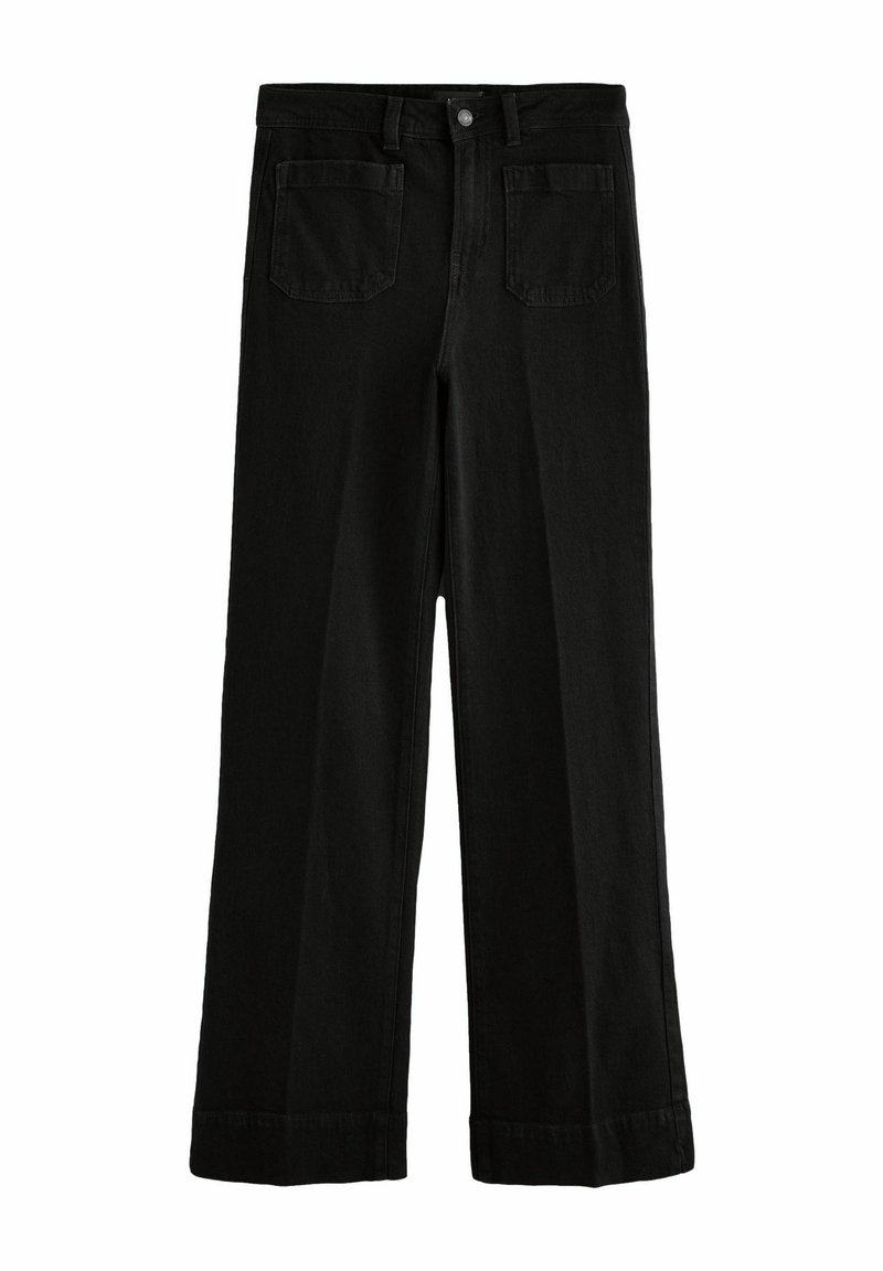 Pantalons en denim noir à jambes larges avec une fermeture à bouton, des passants de ceinture et deux poches arrière. Présente une finition soignée et une texture de tissu robuste.