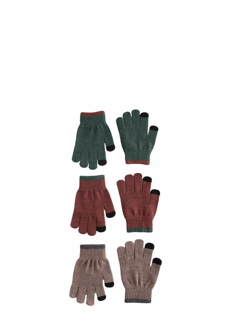 Tres pares de guantes: verdes, rojos y grises. El material es de punto con puños acanalados. Cada par tiene las puntas de los dedos en negro. Sin patrones visibles.