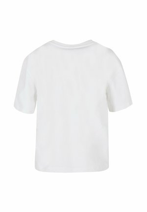 Bijela pamučna majica, kratki rukavi, okrugli izrez, jednostavan dizajn bez vidljivih uzoraka ili akcenta. Glatka tekstura, opušteni kroj.