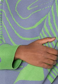 Weekday Sweter