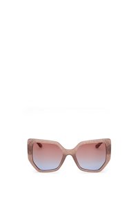 Lunettes de soleil en forme de chat avec une monture translucide rose, présentant un verre dégradé allant du rose au bleu clair, et des détails texturés sur les branches.