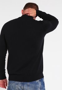 Pier One Pullover - black