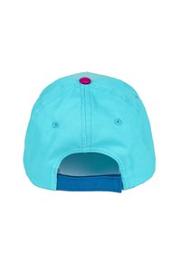 Gorra turquesa con un botón rosa, con una correa azul en la parte trasera. Hecha de tela ligera con un diseño estructurado y orificios de ventilación.