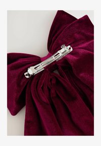 Ausgewählt, burgundy red velvet