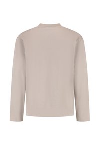 Lichtbeige shirt met lange mouwen, een ronde hals en geen zichtbare patronen. Zachte, gladde textuur met een comfortabele, losse pasvorm.