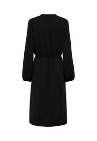 Zwarte midi-jurk met lange mouwen van textuurstof, elastische tailleband en geplooide manchetten, getoond vanaf de achterkant op een witte achtergrond.