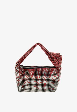 Beaded torebka z zakrzywioną, wyściełaną rączką, z czerwonym, białym i czarnym wzorem w diamenciki, z zamkiem błyskawicznym i teksturowaną powierzchnią.