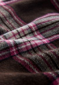 REGULAR FIT  - Gonna a pieghe - chocolate pink check