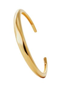 Brazalete de cuff de metal en tono dorado con un diseño liso y curvado y extremos abiertos. Presenta un acabado pulido para una apariencia elegante.