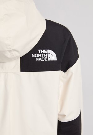 Czarny i biały kurtka z kapturem, z haftowanym logo The North Face na górnej części pleców.