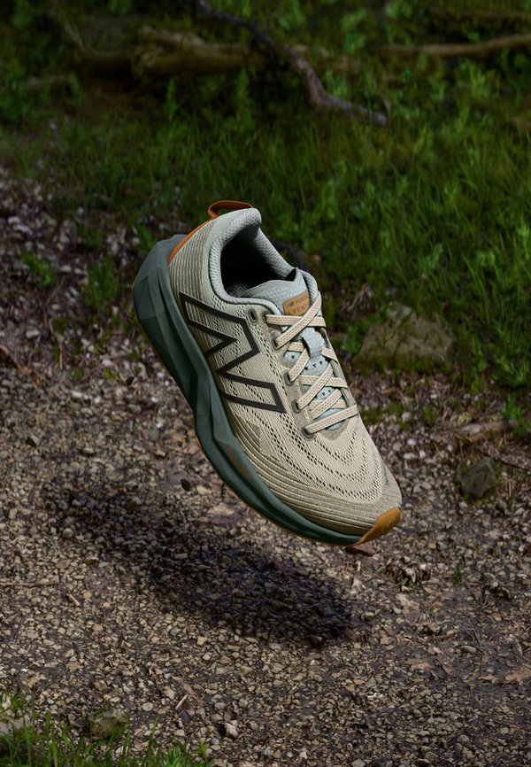 FUELCELL VENYM - Trail running shoes - calcium