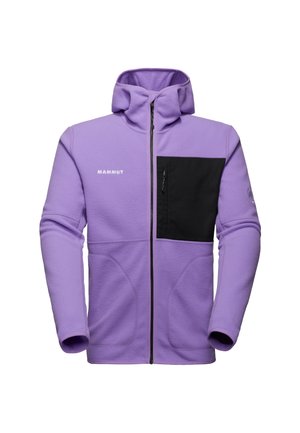 Lila Fleecejacke mit Kapuze, ausgestattet mit einer schwarzen Reißverschlusstasche auf der Brust, einem Vorderreißverschluss und strukturiertem Stoff für Wärme.