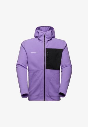 Paarse fleece jas met een capuchon, voorzien van een zwarte ritsvormige borstzak, een voorkant met rits en een gewatteerde stof voor warmte.